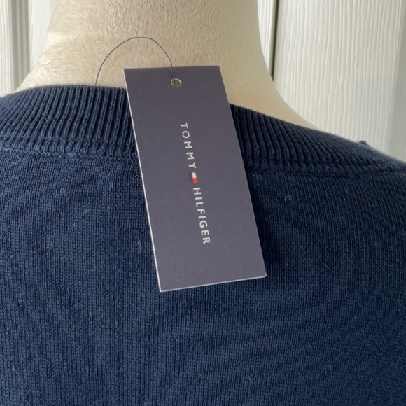 Tommy Hilfiger
Women's Logo Heart Crewneck Sweater Size XL - Picture 5 of 10